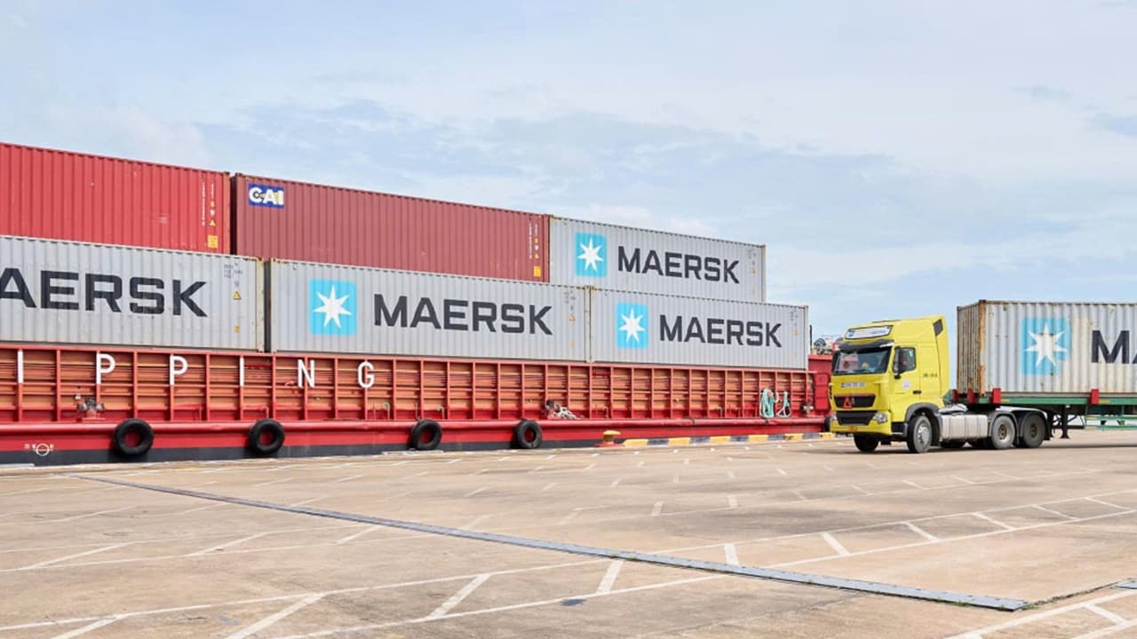 containers ship